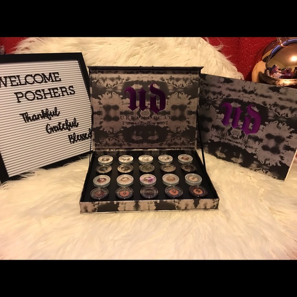 🔥Last One Urban Decay Eyeshadow Vault NEW - Picture 2 of 4
